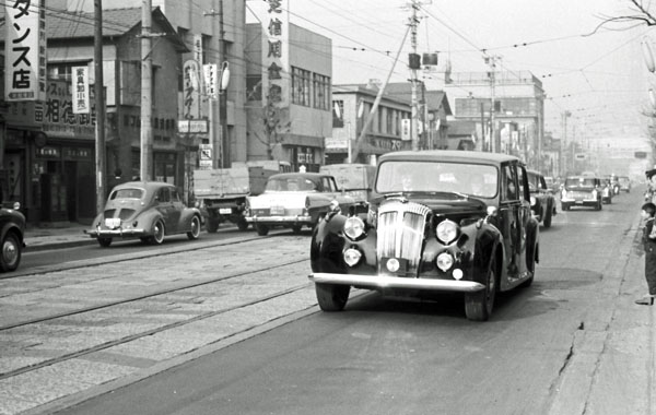 53-1a (081-04) 1953 Daimler Straight Eight Limousine.jpg